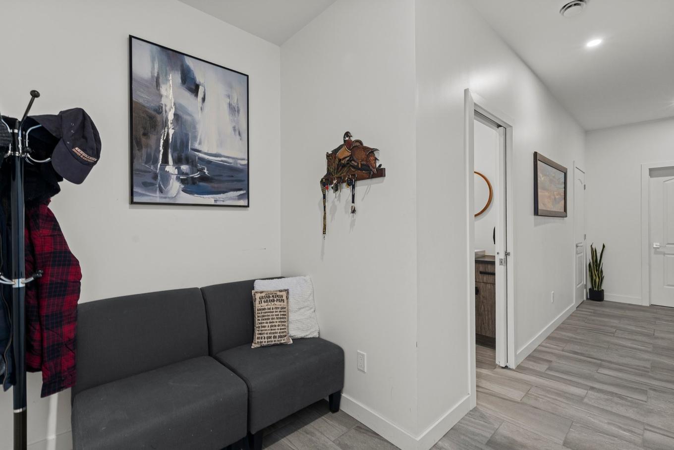 Hall d'entrée/Vestibule - 4030 Ch. Plaisance, Sainte-Julienne, QC - Indoor Photo Showing Other Room