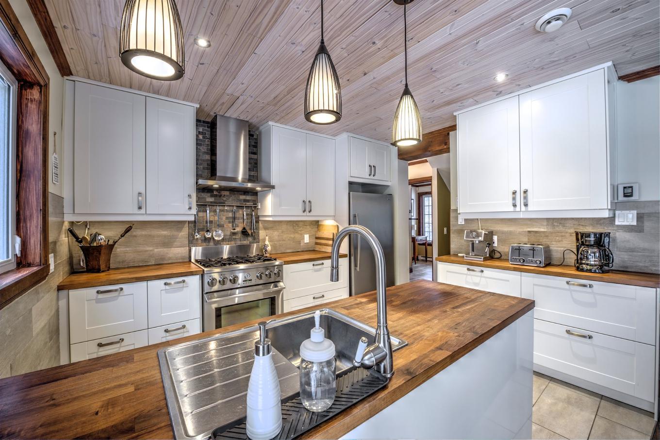 Kitchen - 1620 Rue Des Tangaras, Prévost, QC - Indoor Photo Showing Kitchen With Double Sink