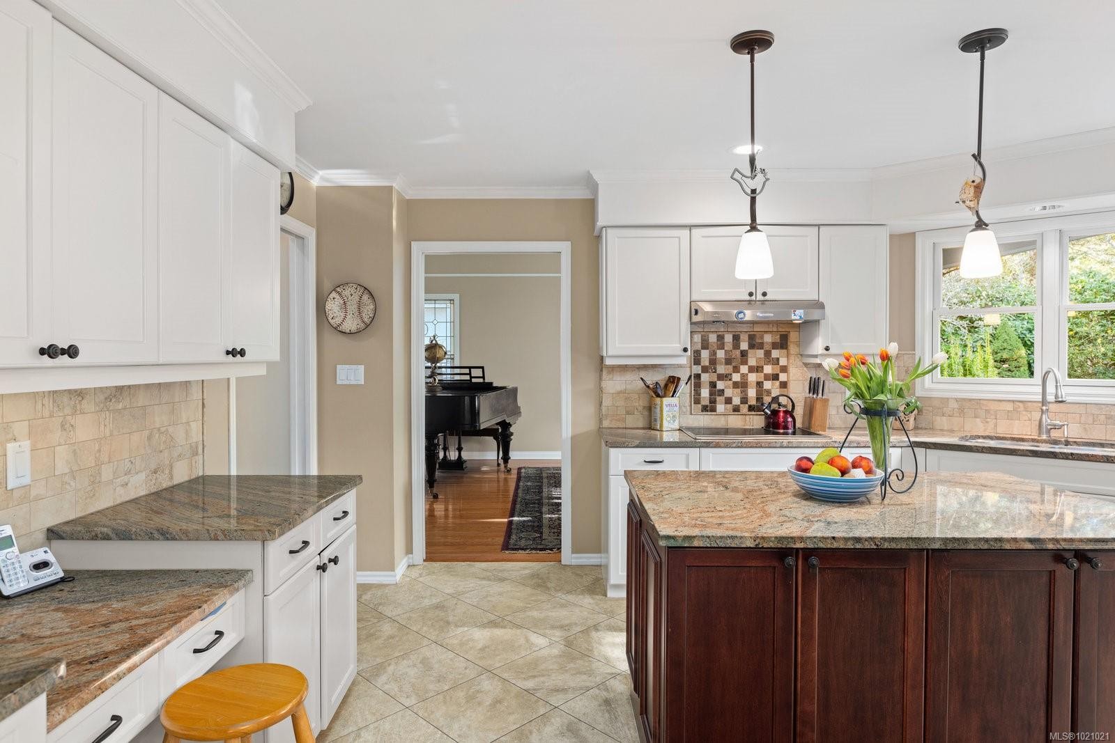 3913 Gibson Crt, Saanich, BC