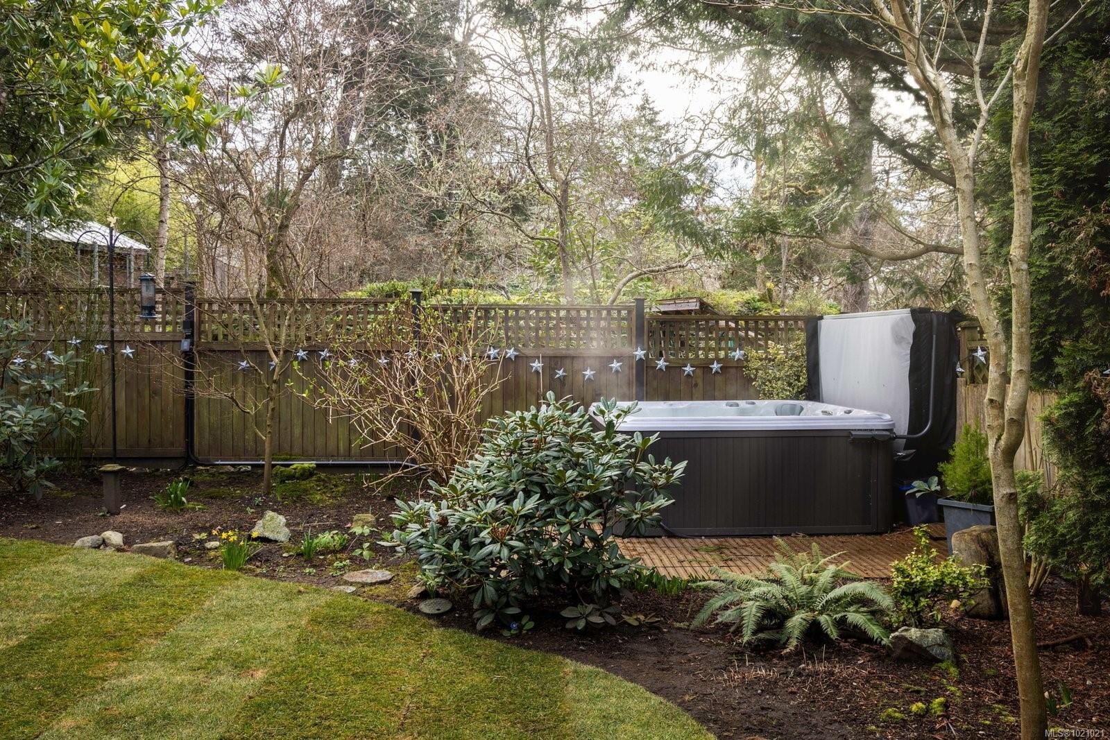 3913 Gibson Crt, Saanich, BC