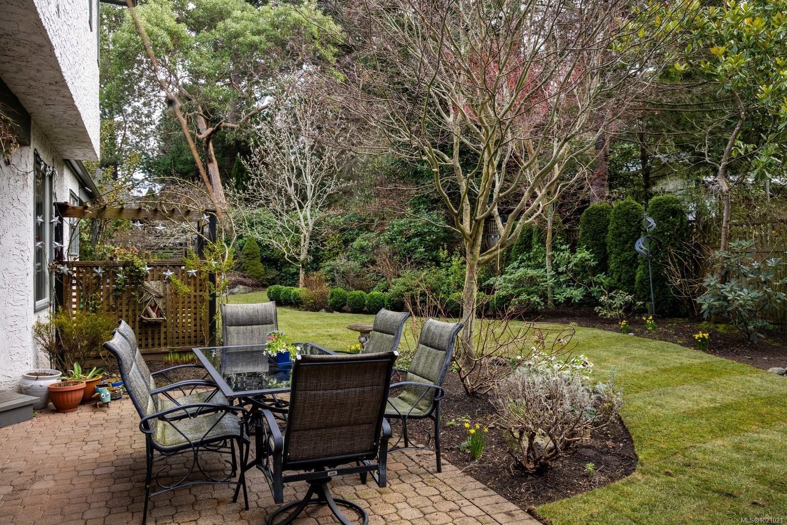 3913 Gibson Crt, Saanich, BC