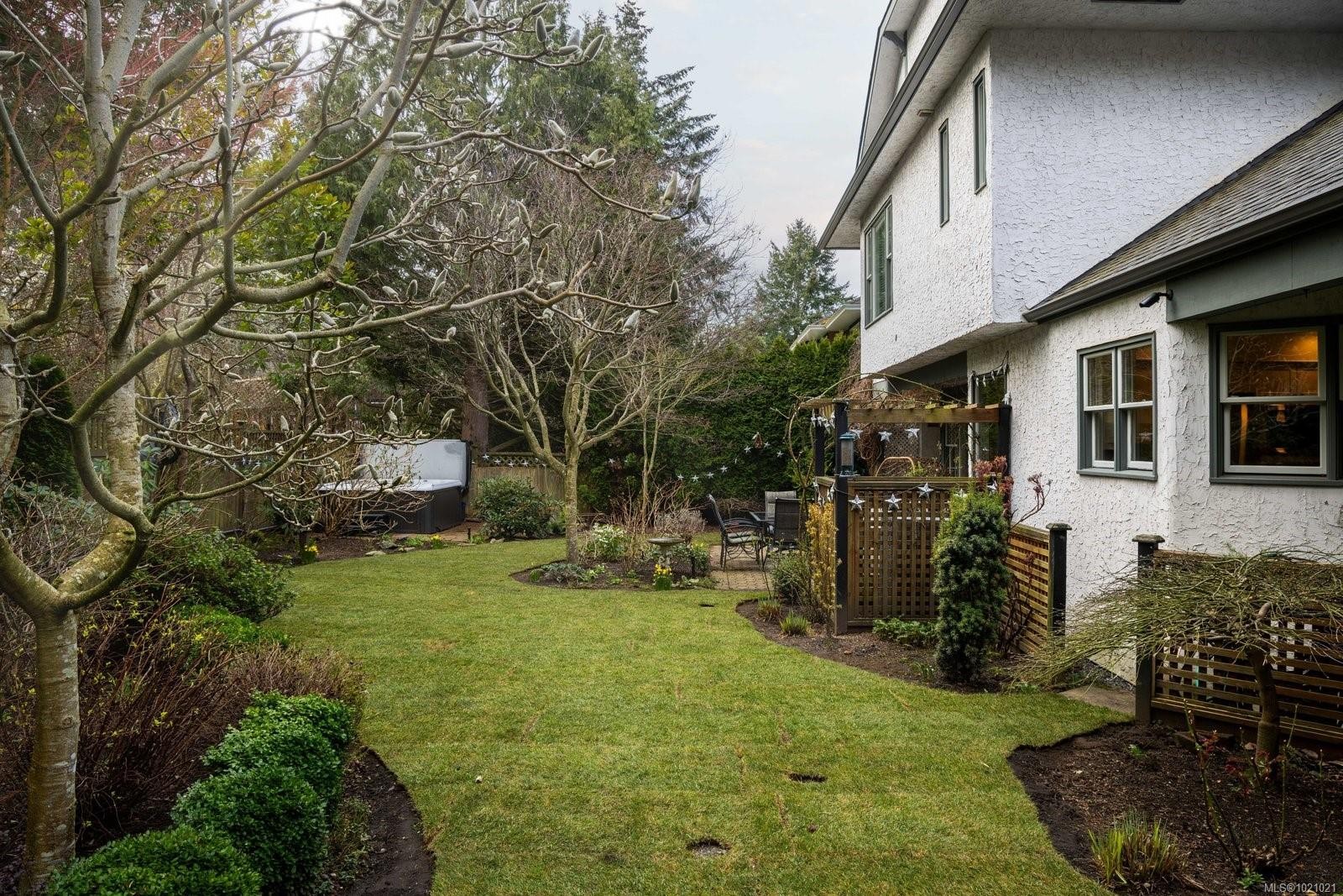 3913 Gibson Crt, Saanich, BC