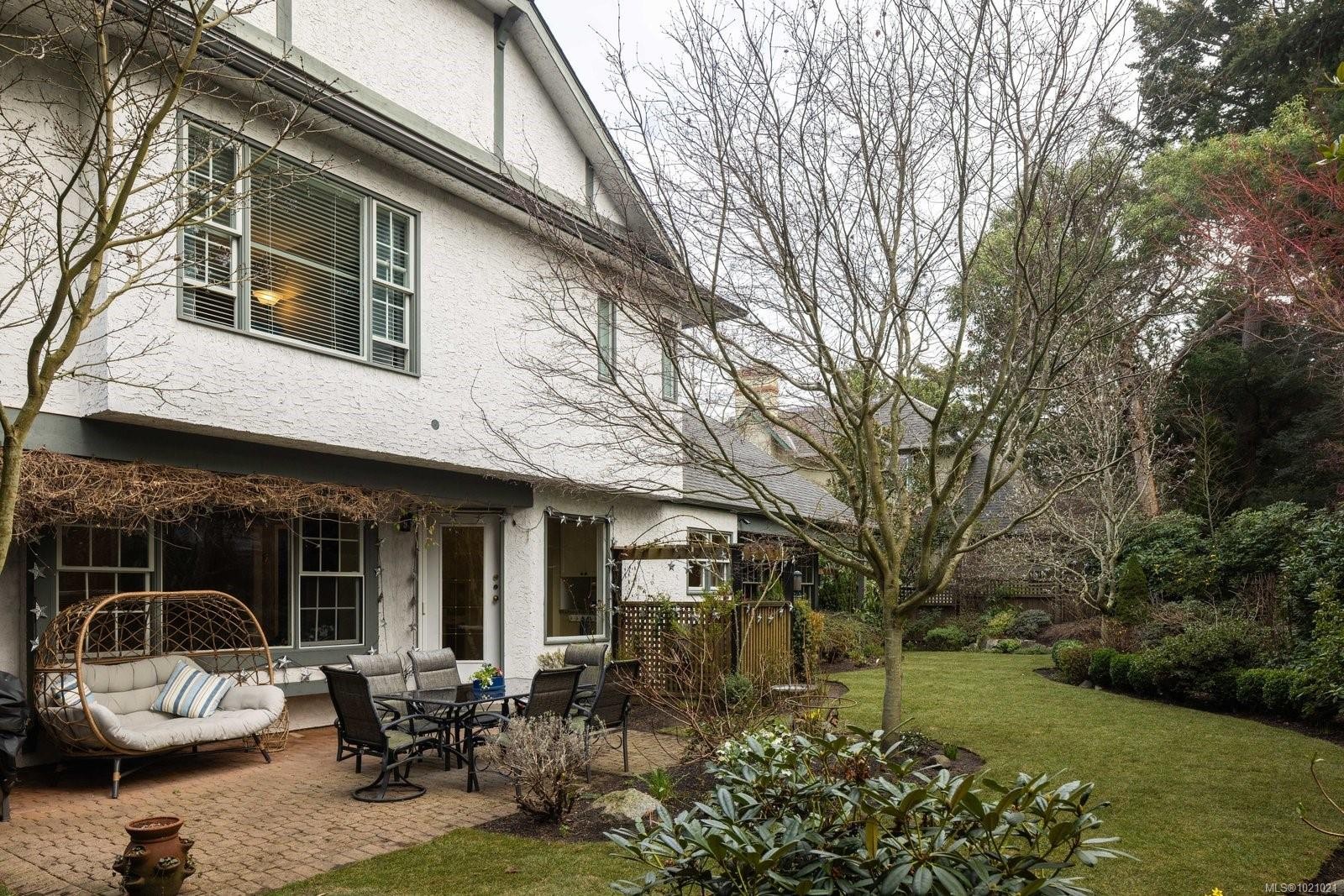 3913 Gibson Crt, Saanich, BC