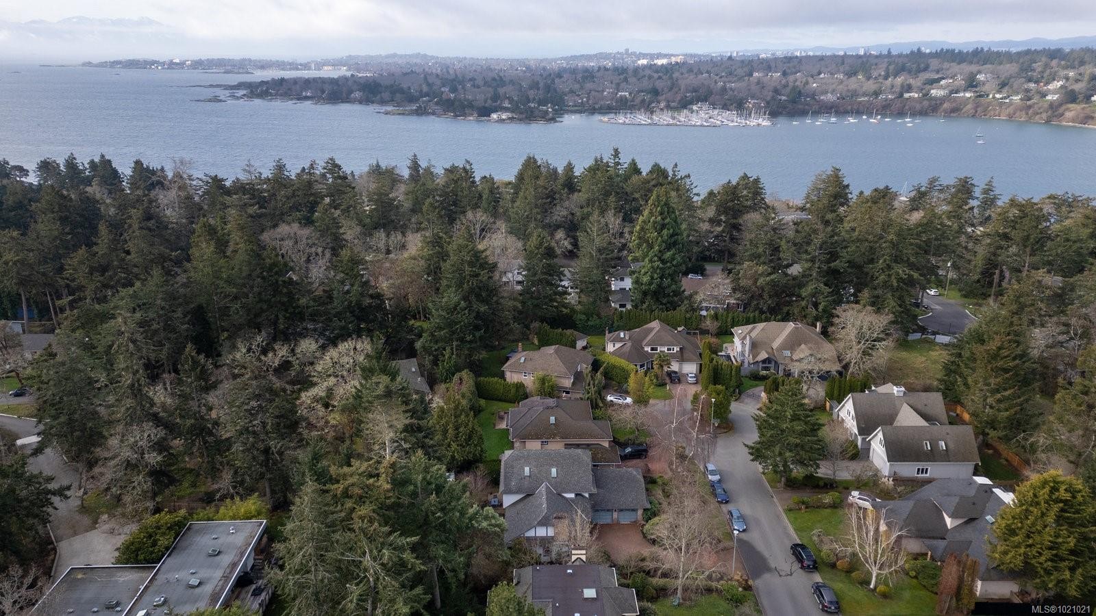 3913 Gibson Crt, Saanich, BC