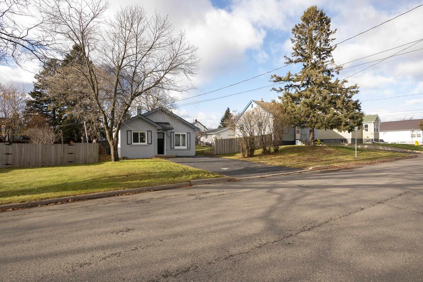 348 Frankwood Avenue, Thunder Bay, ON - Outdoor