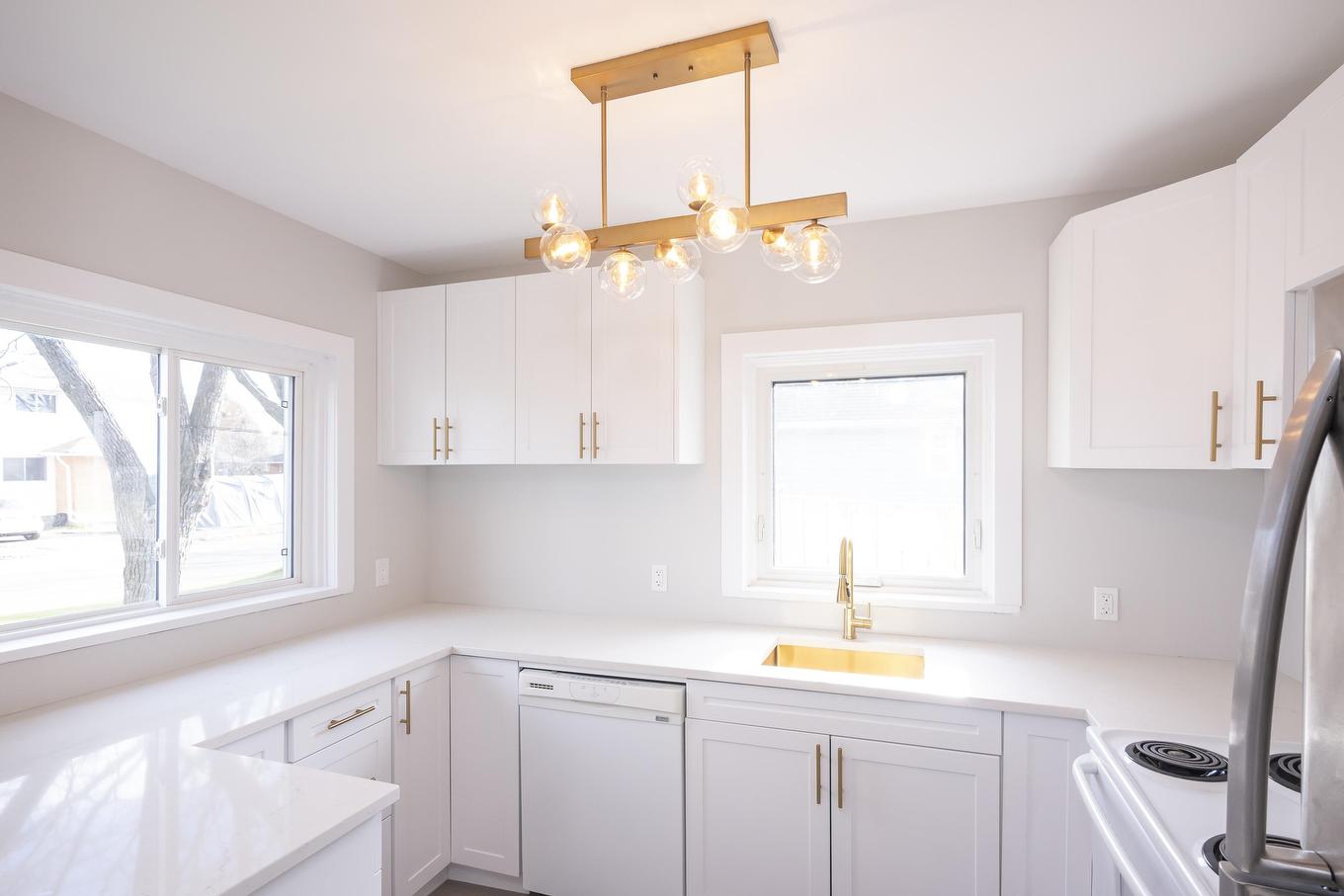 348 Frankwood Avenue, Thunder Bay, ON - Indoor Photo Showing Kitchen