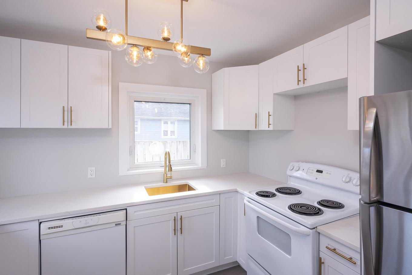 348 Frankwood Avenue, Thunder Bay, ON - Indoor Photo Showing Kitchen