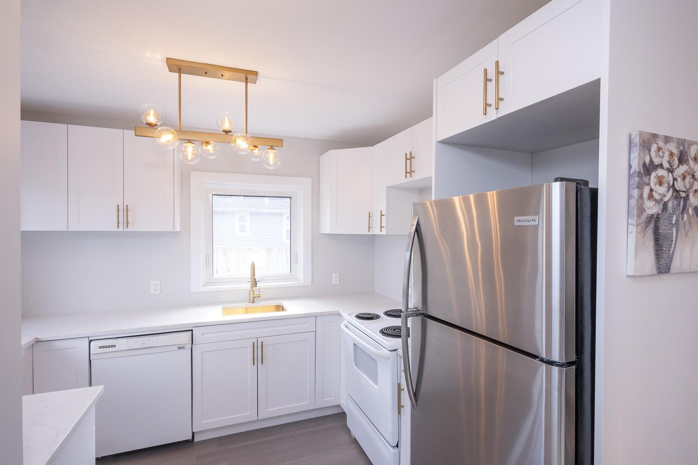 348 Frankwood Avenue, Thunder Bay, ON - Indoor Photo Showing Kitchen