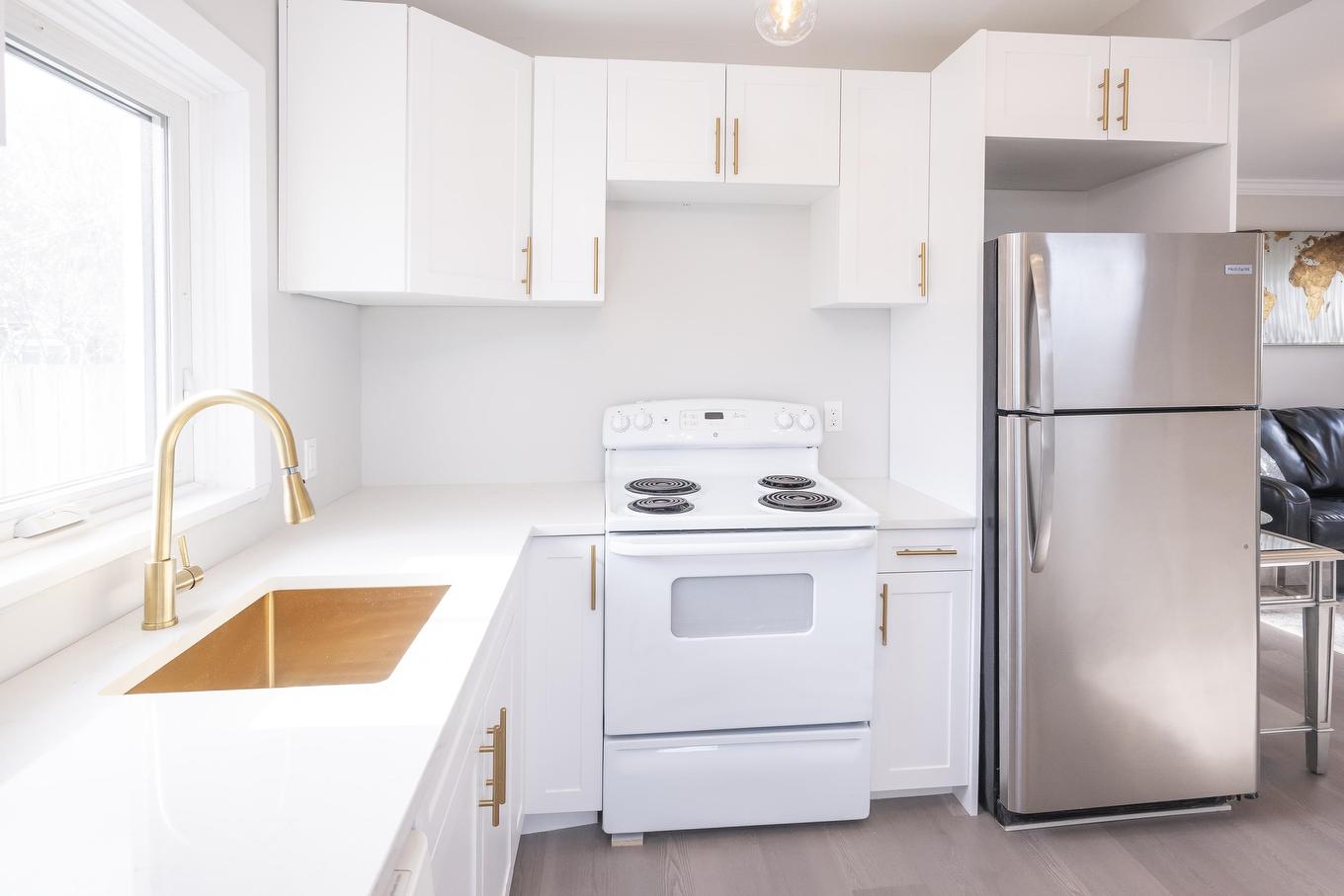 348 Frankwood Avenue, Thunder Bay, ON - Indoor Photo Showing Kitchen