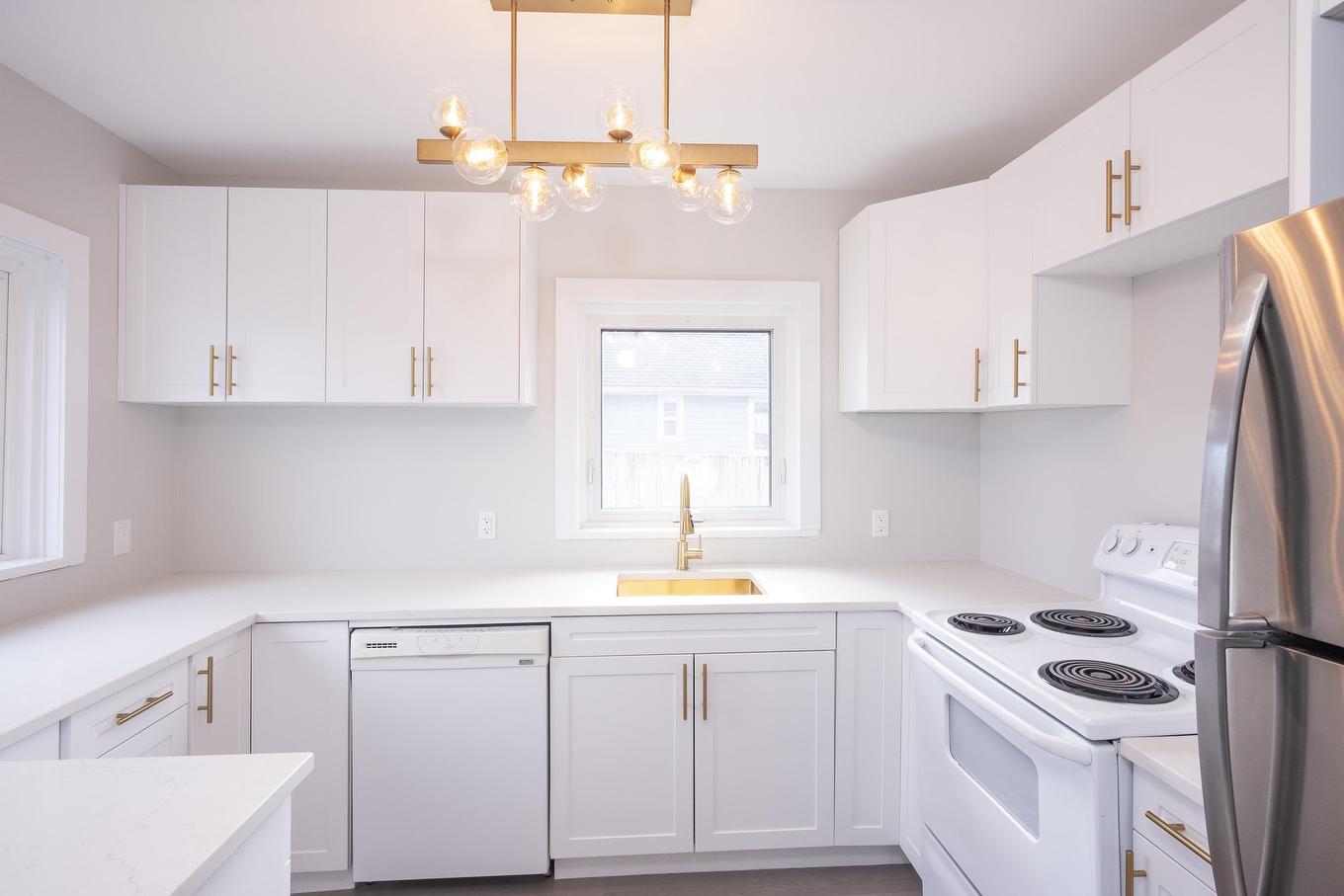 348 Frankwood Avenue, Thunder Bay, ON - Indoor Photo Showing Kitchen