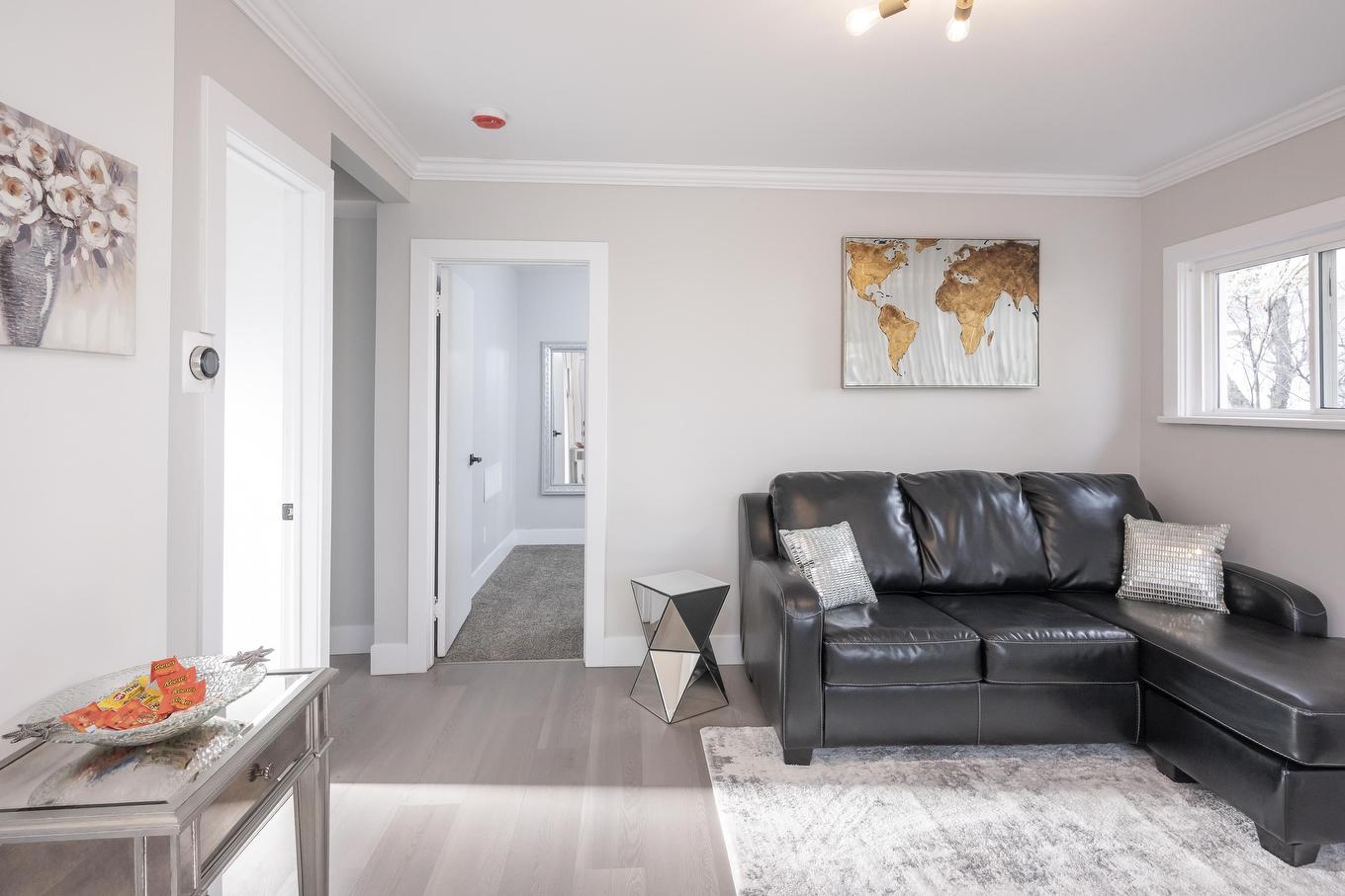 348 Frankwood Avenue, Thunder Bay, ON - Indoor Photo Showing Living Room