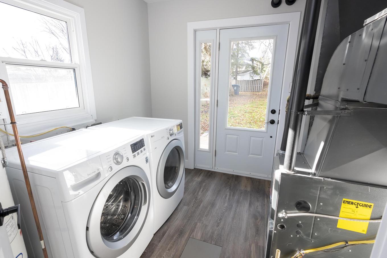 348 Frankwood Avenue, Thunder Bay, ON - Indoor Photo Showing Laundry Room