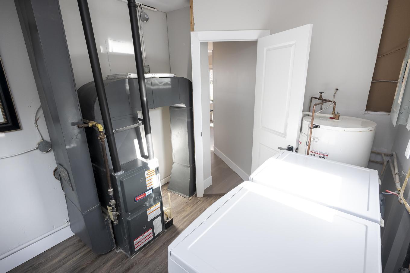 348 Frankwood Avenue, Thunder Bay, ON - Indoor Photo Showing Laundry Room