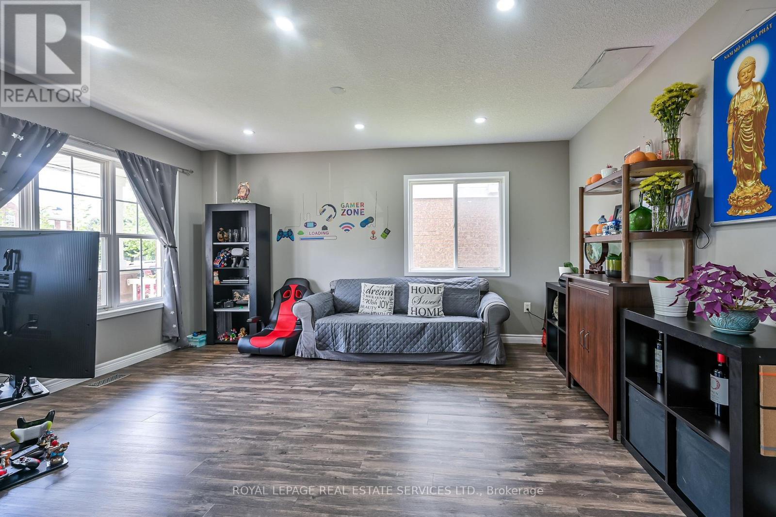 118 Blackburn Drive, Brantford, ON - Indoor