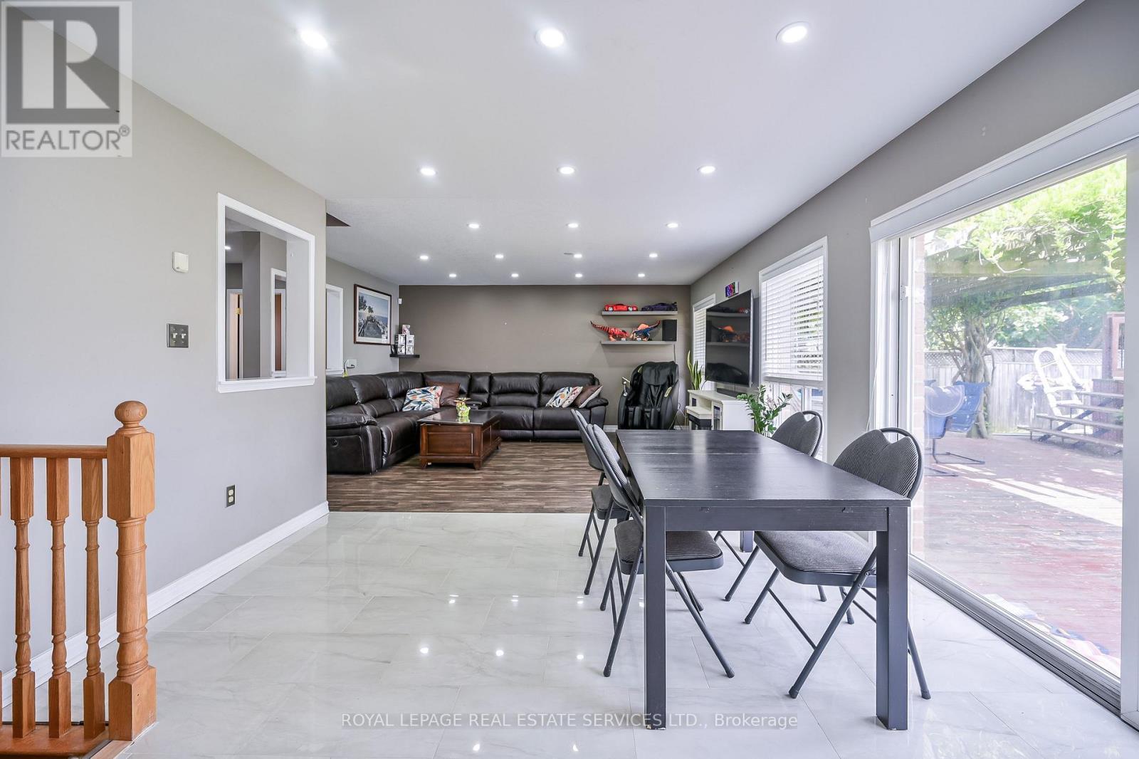 118 Blackburn Drive, Brantford, ON - Indoor