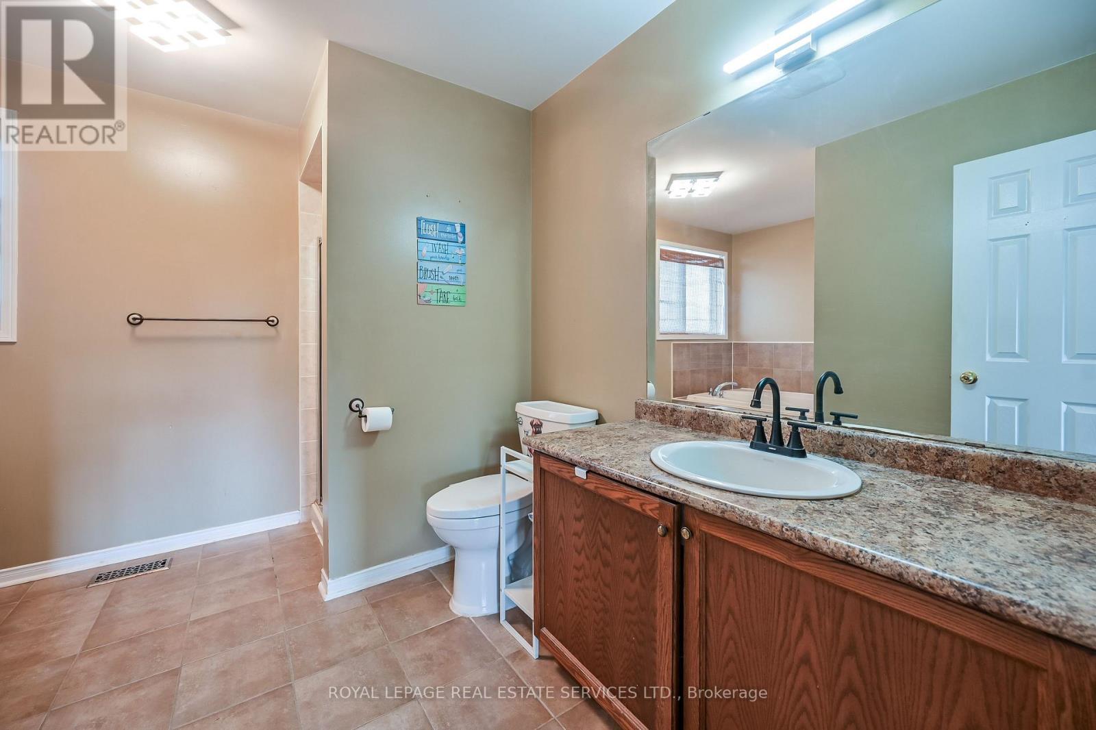 118 Blackburn Drive, Brantford, ON - Indoor Photo Showing Bathroom