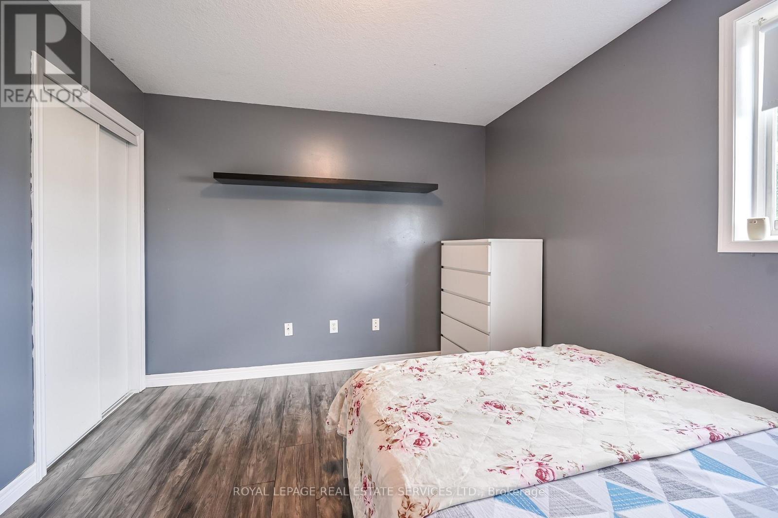 118 Blackburn Drive, Brantford, ON - Indoor Photo Showing Bedroom