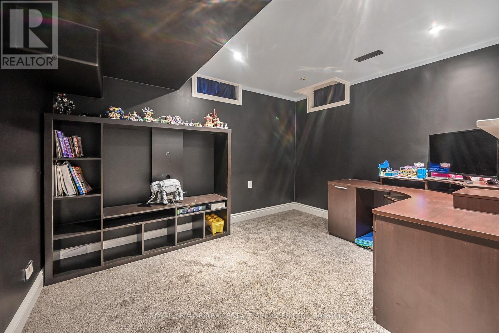 118 Blackburn Drive, Brantford, ON - Indoor