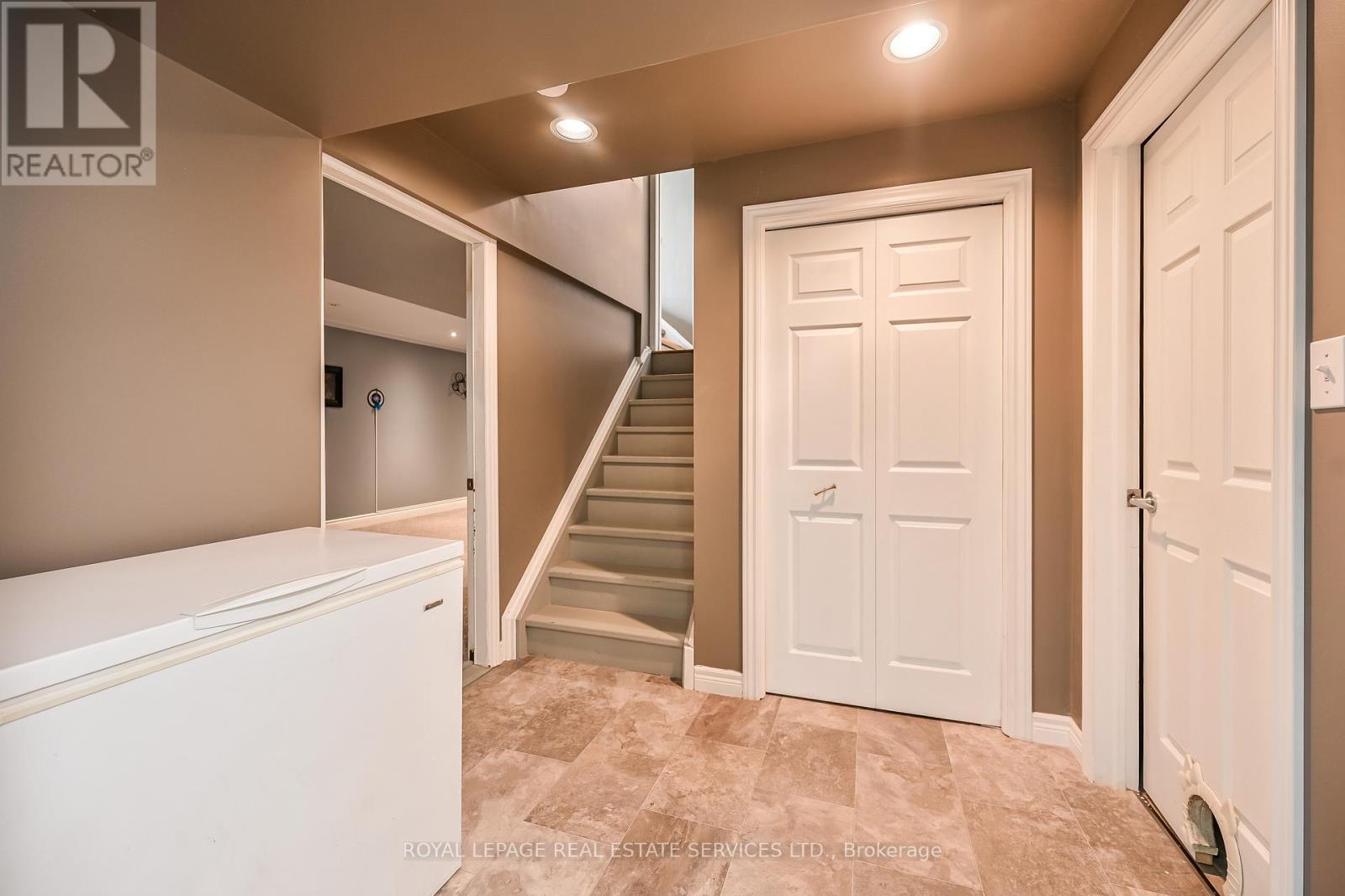 118 Blackburn Drive, Brantford, ON - Indoor Photo Showing Other Room