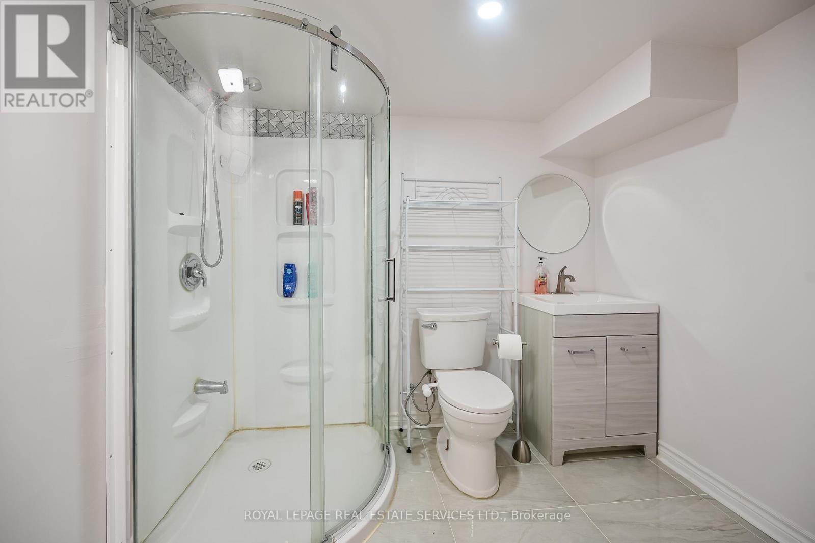 118 Blackburn Drive, Brantford, ON - Indoor Photo Showing Bathroom