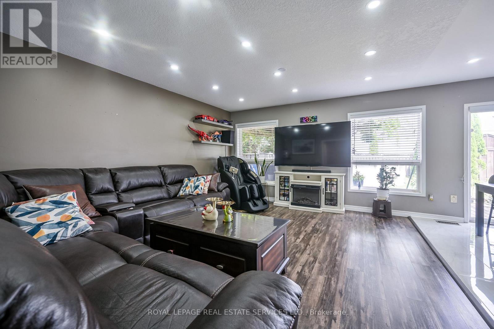 118 Blackburn Drive, Brantford, ON - Indoor
