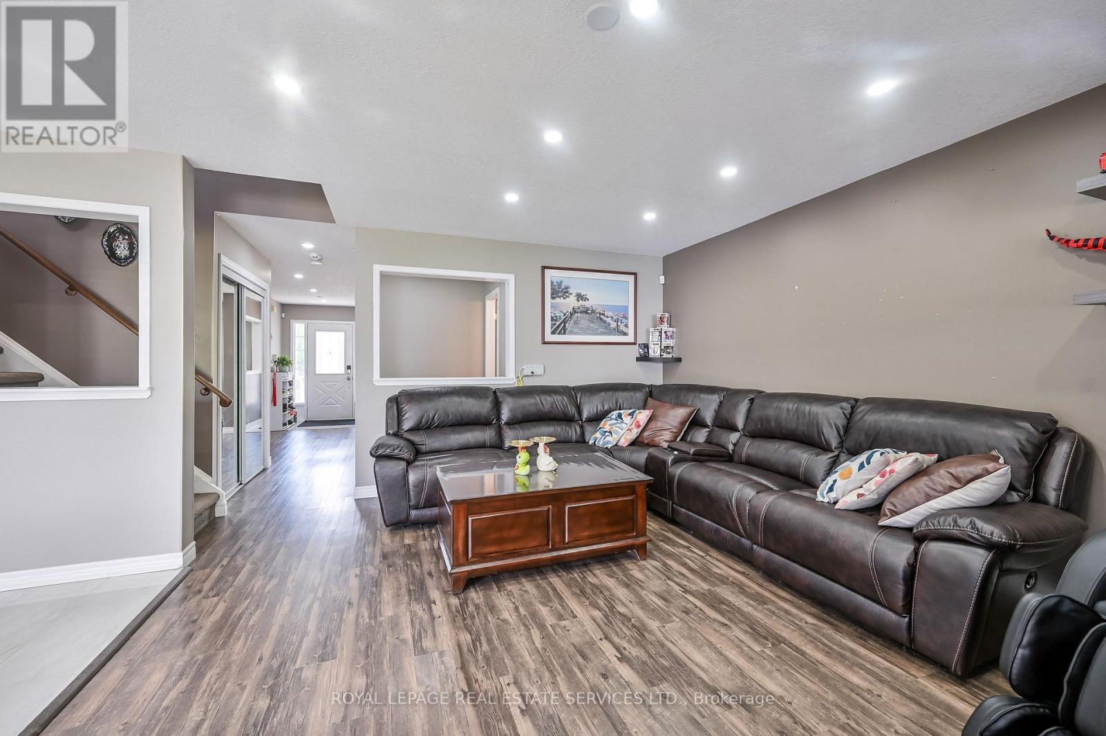 118 Blackburn Drive, Brantford, ON - Indoor
