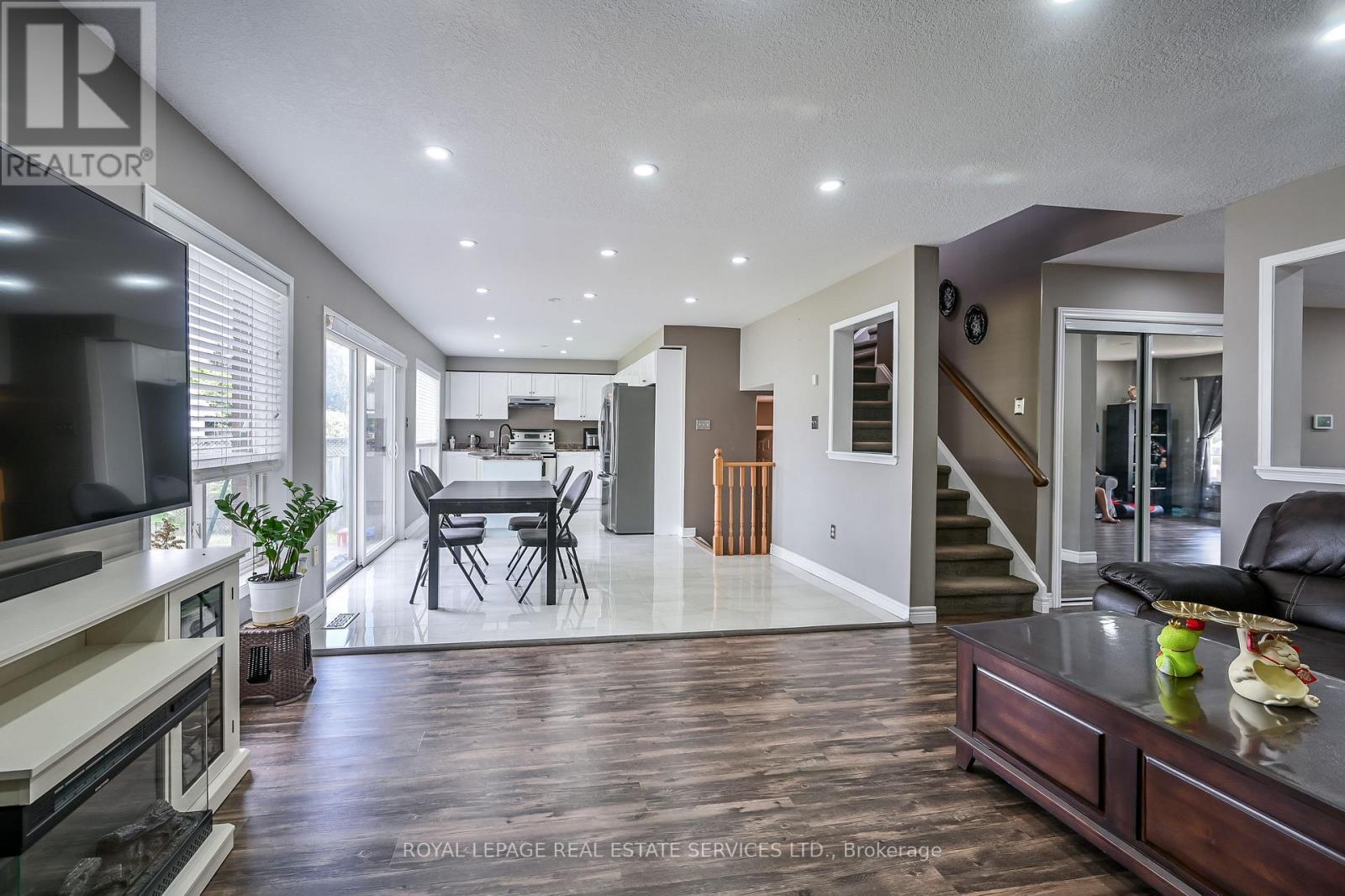 118 Blackburn Drive, Brantford, ON - Indoor