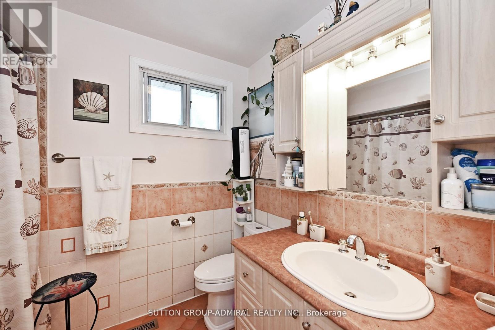 47 Tobermory Drive, Toronto, ON - Indoor Photo Showing Bathroom