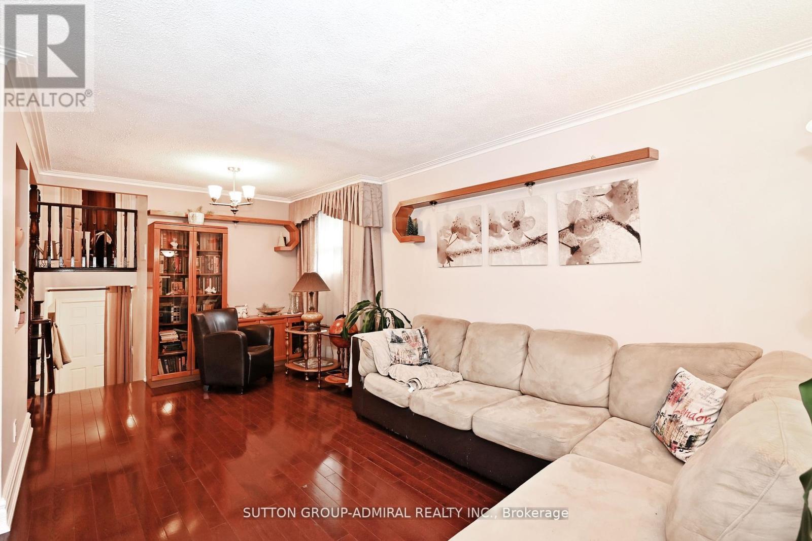 47 Tobermory Drive, Toronto, ON - Indoor Photo Showing Living Room