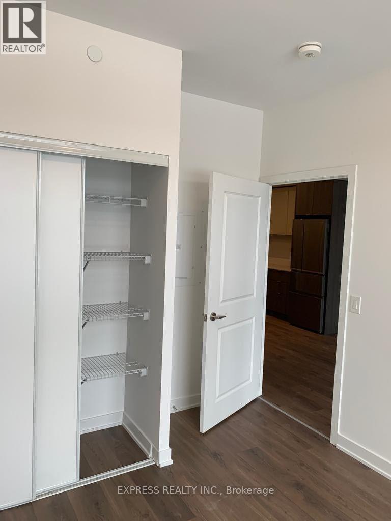 225 - 100 Eagle Rock Way, Vaughan, ON - Indoor Photo Showing Other Room