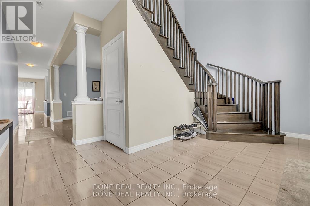 109 Showcase Drive, Hamilton, ON - Indoor Photo Showing Other Room