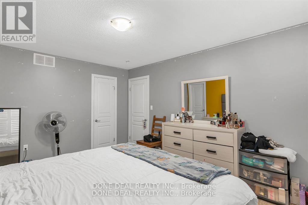 109 Showcase Drive, Hamilton, ON - Indoor Photo Showing Bedroom
