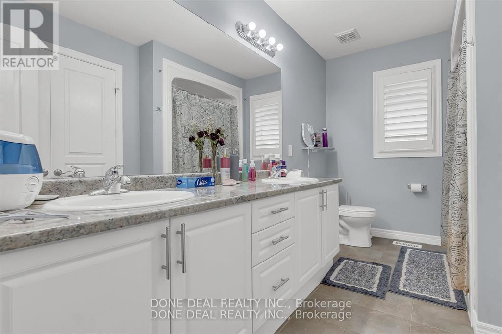 109 Showcase Drive, Hamilton, ON - Indoor Photo Showing Bathroom