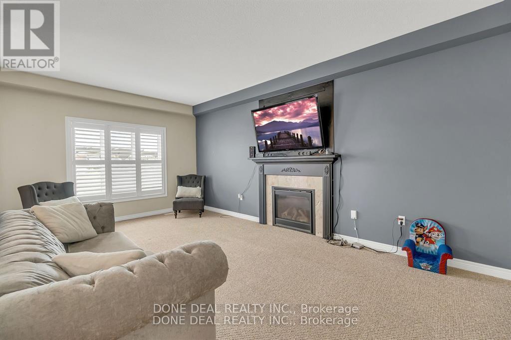109 Showcase Drive, Hamilton, ON - Indoor Photo Showing Living Room With Fireplace