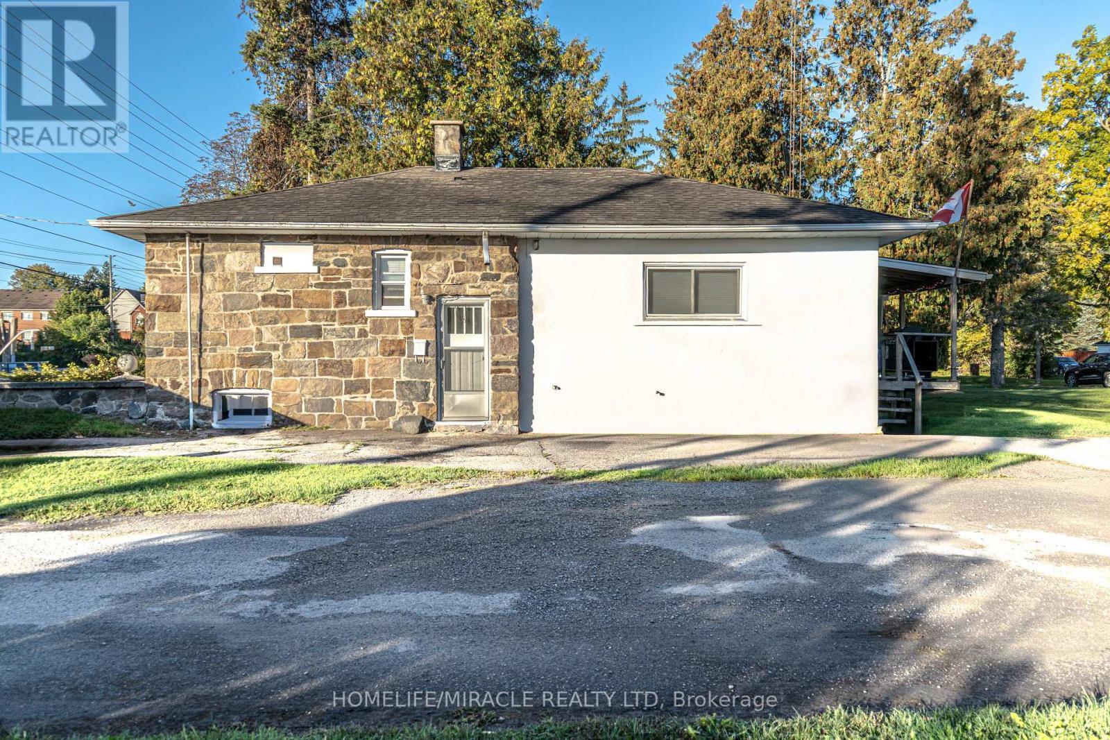 1898 Kingston Road, Pickering, ON - Outdoor