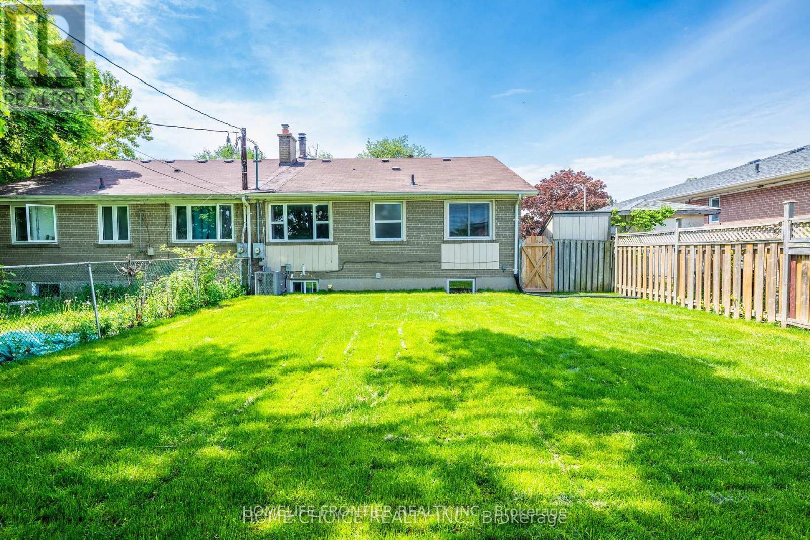 11 Thorncroft Crescent, Ajax, ON - Outdoor