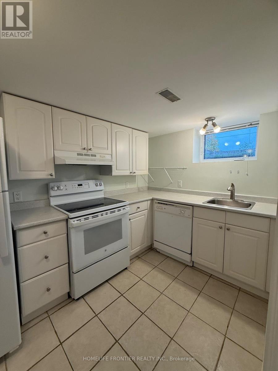11 Thorncroft Crescent, Ajax, ON - Indoor Photo Showing Kitchen