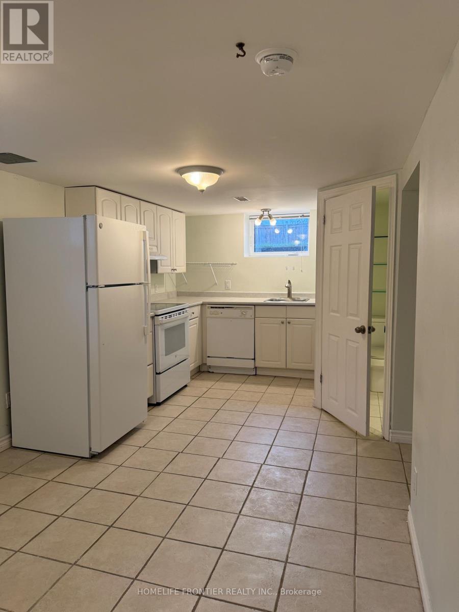 11 Thorncroft Crescent, Ajax, ON - Indoor Photo Showing Kitchen