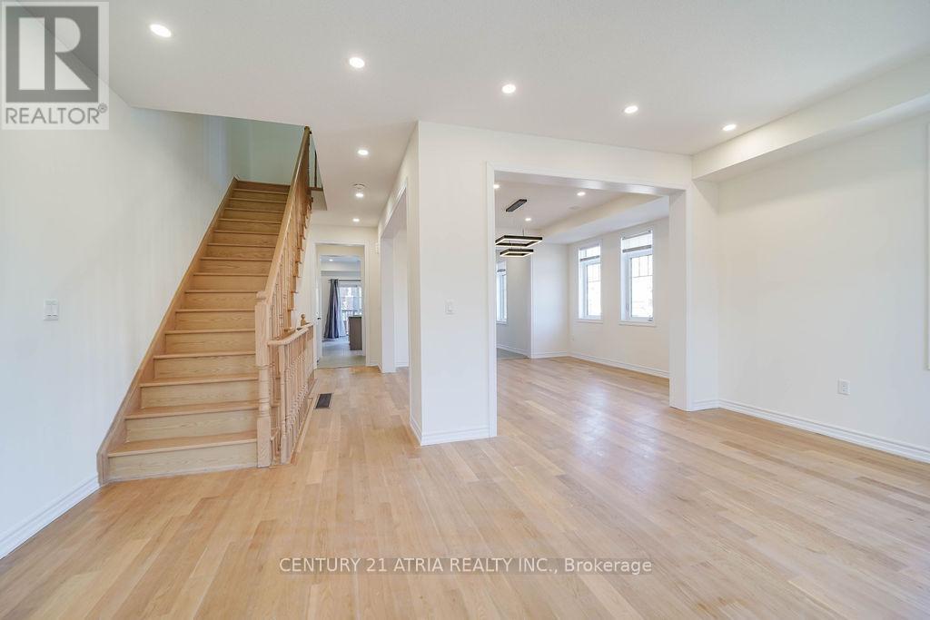 34 Isabella Peach Drive, Markham, ON - Indoor Photo Showing Other Room