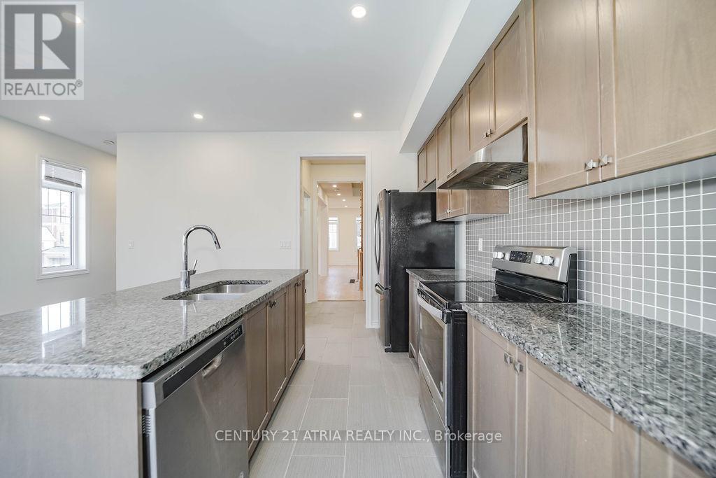 34 Isabella Peach Drive, Markham, ON - Indoor Photo Showing Kitchen With Upgraded Kitchen