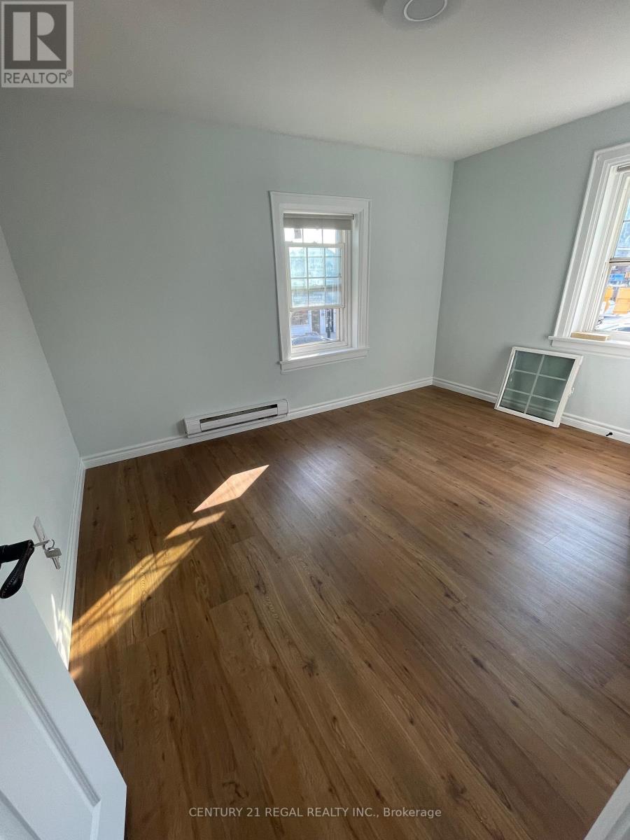 215 B Queen Street, Mississauga, ON