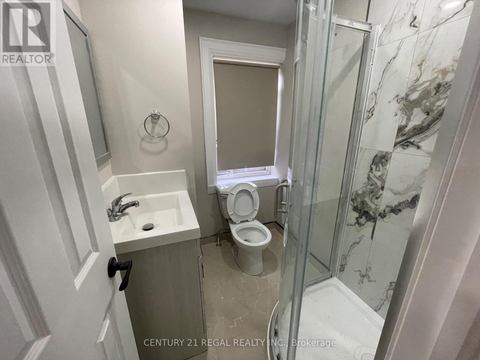 215 B Queen Street, Mississauga, ON