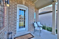Centre island with double sink and b/i dishwasher -