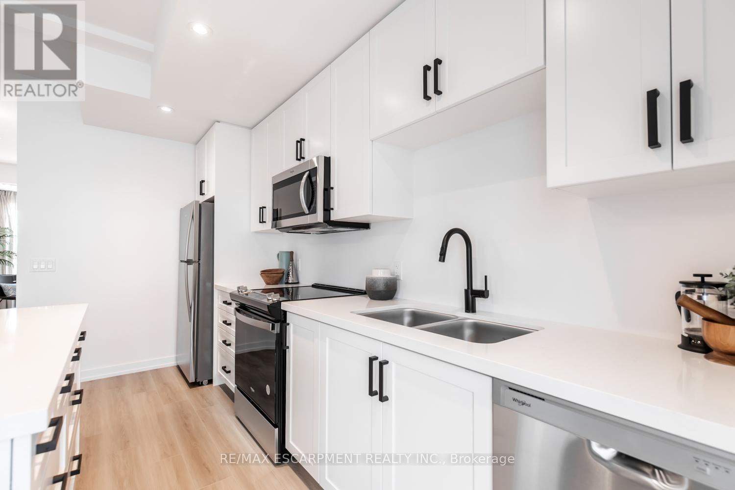 205 Burke Street, Hamilton, ON - Indoor Photo Showing Kitchen With Double Sink With Upgraded Kitchen