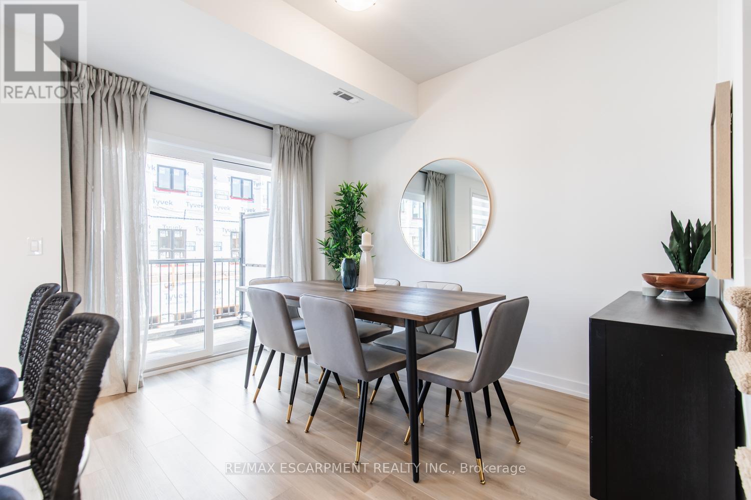 205 Burke Street, Hamilton, ON - Indoor Photo Showing Dining Room