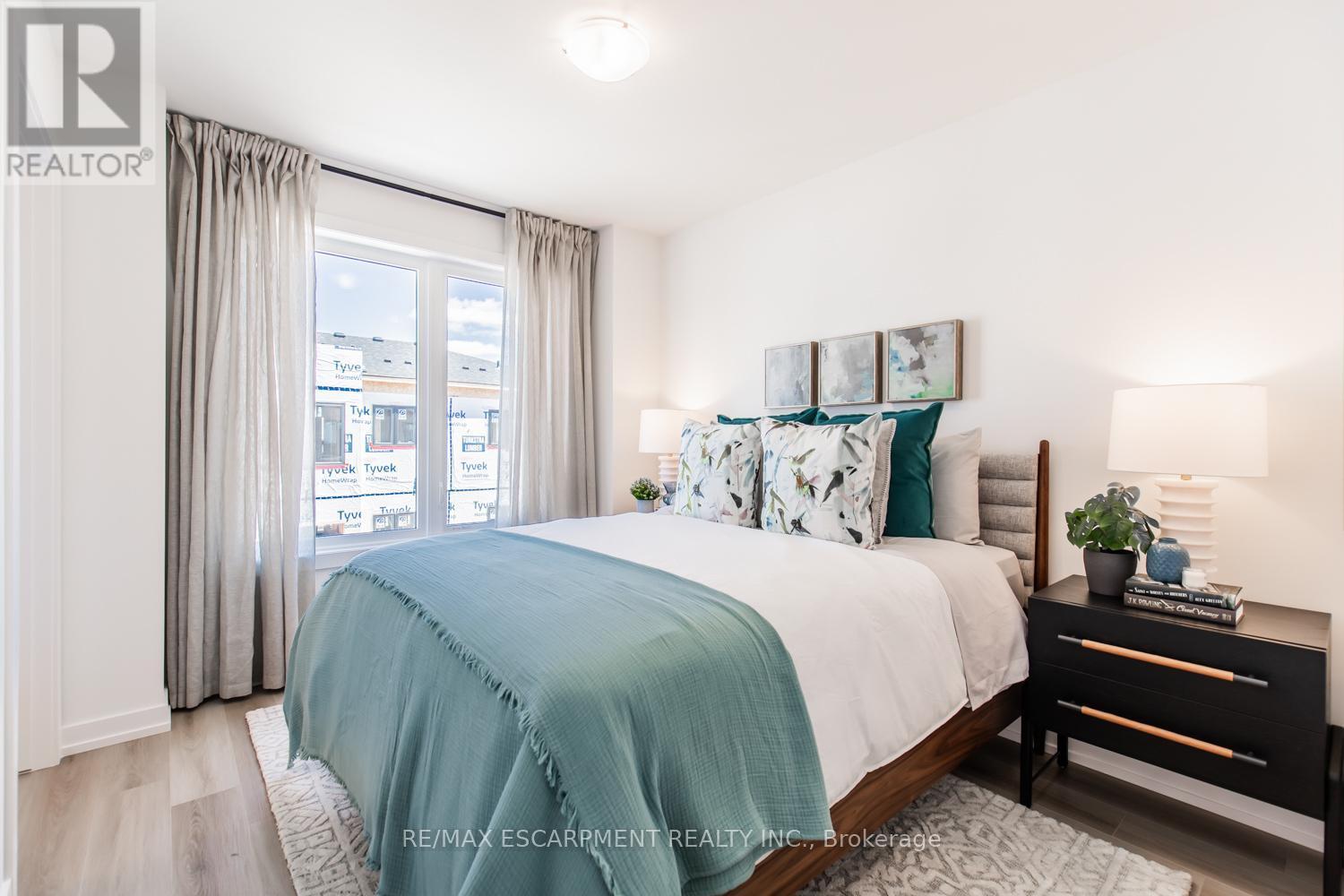 205 Burke Street, Hamilton, ON - Indoor Photo Showing Bedroom