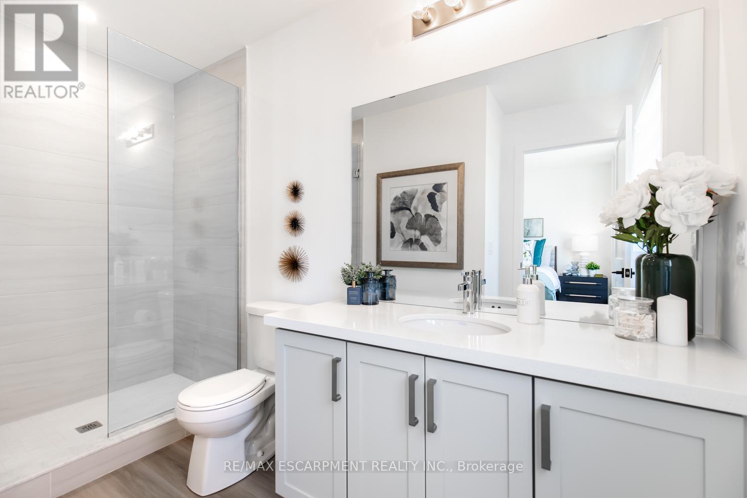 205 Burke Street, Hamilton, ON - Indoor Photo Showing Bathroom