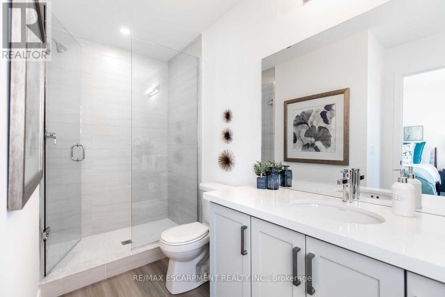205 Burke Street, Hamilton, ON - Indoor Photo Showing Bathroom