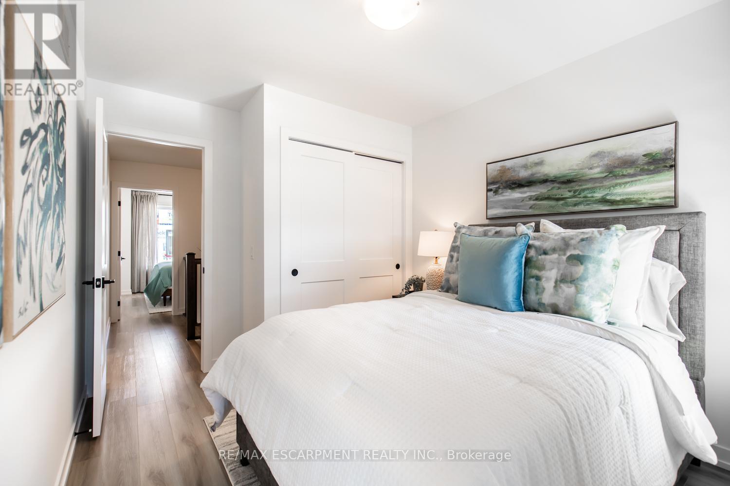 205 Burke Street, Hamilton, ON - Indoor Photo Showing Bedroom