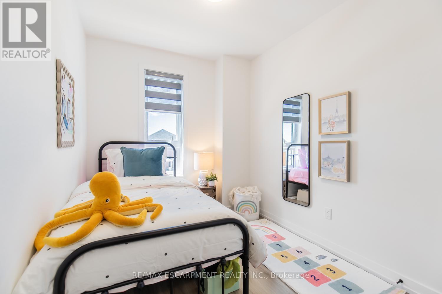 205 Burke Street, Hamilton, ON - Indoor Photo Showing Bedroom